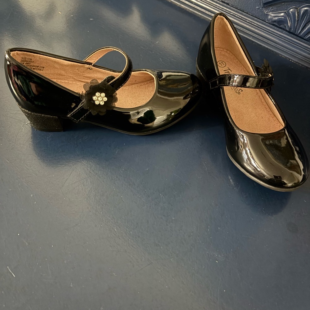 Trinkets Black Kids Shoes with  Flower Detail Size 11 Little Girl